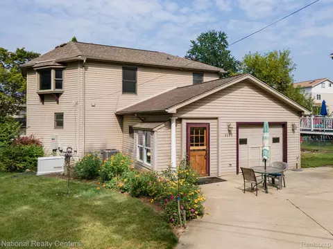 1117 S Long Lake Blvd, Orion, MI 48362