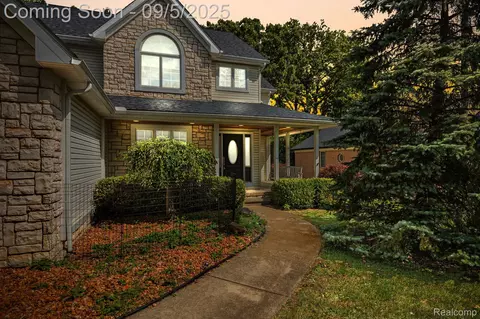 7750 Stout Ave, Grosse Ile, MI 48138