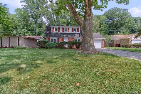 23730 Edinburgh St, Southfield, MI 48033