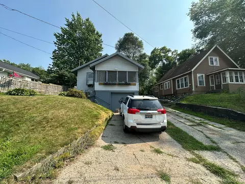 523 Grant St, Ionia, MI 48846