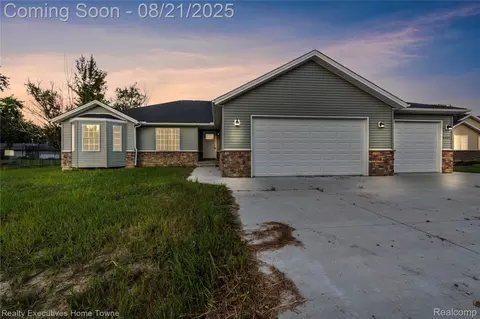 4429 River Rd, East China, MI 48054