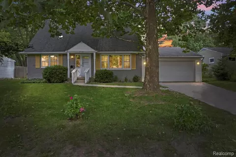 11169 Riverview Dr, Grand Blanc, MI 48439