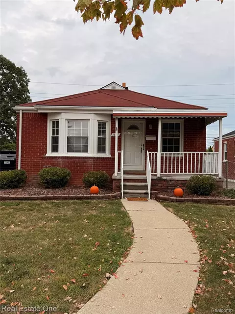 1477 13th St, Wyandotte, MI 48192
