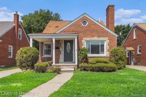15549 Collinson Ave, Eastpointe, MI 48021