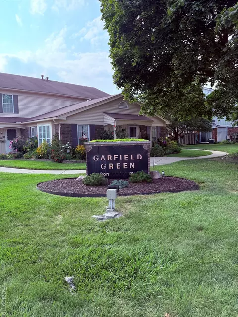 34167 Garfield Cir, Fraser, MI 48026
