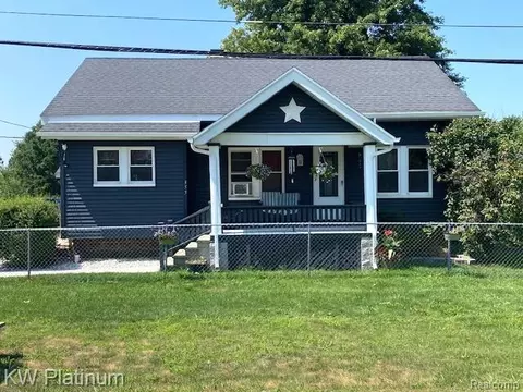 355 Henry St, Kimball, MI 48074