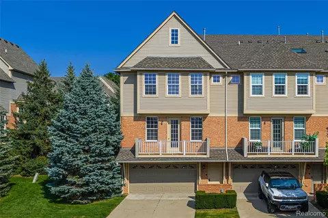 56625 Long Island Dr, Shelby Township, MI 48316