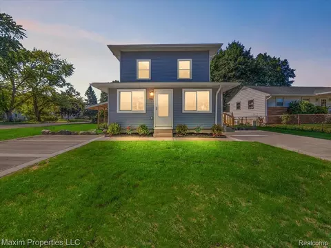 992 Parkwood Ave, Ypsilanti, MI 48198