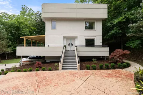 29230 Wildbrook Dr, Southfield, MI 48034