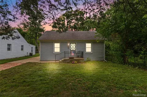 21409 Oxford Ave, Farmington, MI 48336