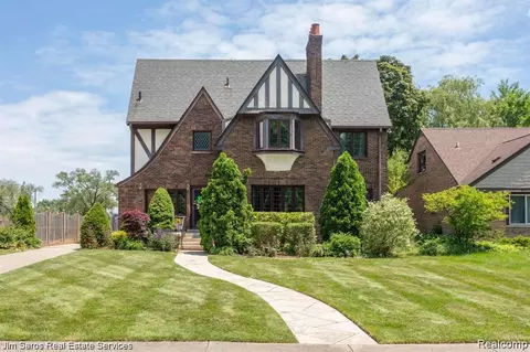1428 Three Mile Dr, Grosse Pointe Park, MI 48230