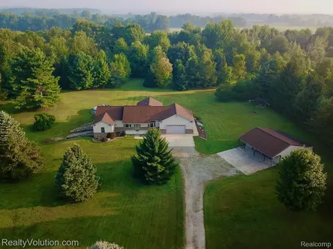 5885 Skyview Dr, Imlay City, MI 48444