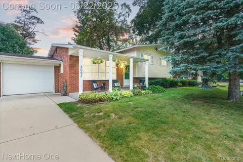 2093 Kingswood Dr, Flint, MI 48507