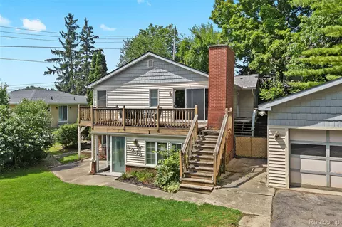 9044 Kemper Dr, Green Oak, MI 48178