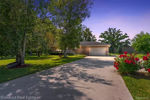 8439 Lewis Rd, Mount Morris, MI 48458
