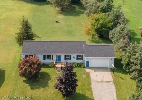 1105 Hanna Dr, Grand Blanc, MI 48439