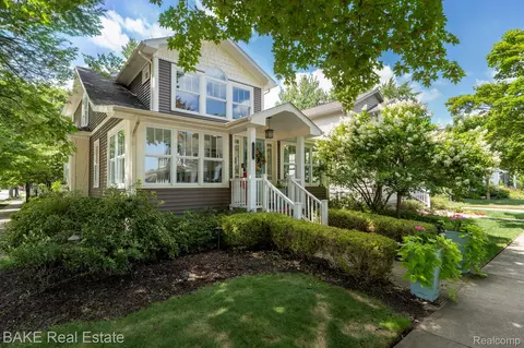 824 Forest Ave, Plymouth, MI 48170