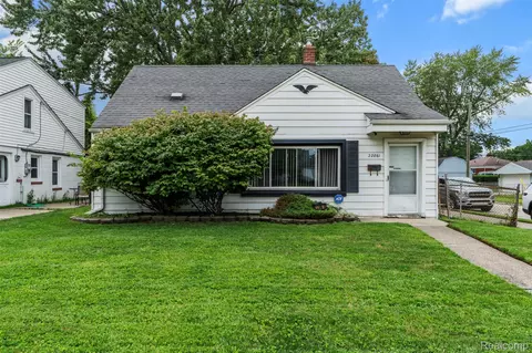 22861 Rosalind Ave, Eastpointe, MI 48021