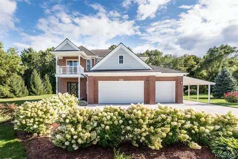 61121 Kocher Dr, Lyon, MI 48178