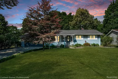 451 Hauxwell Dr, Lake Orion, MI 48362