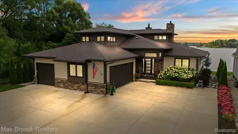 8184 Woodland Shore Dr, Brighton, MI 48114