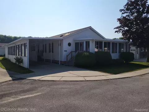 599 Trout Lake Ct, Kimball, MI 48074