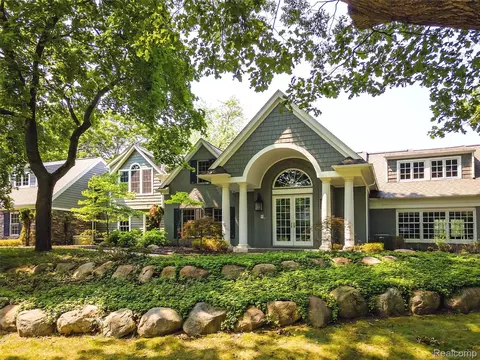 31265 Woodside Dr, Franklin, MI 48025