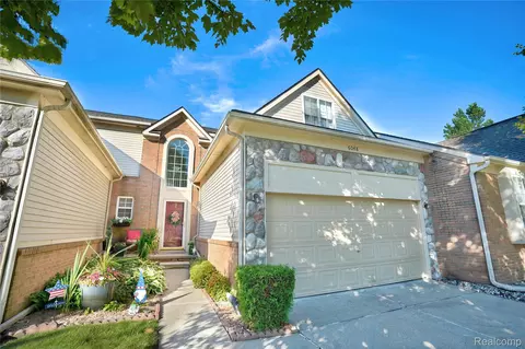 6048 Pine Cone Dr, Grand Blanc, MI 48439