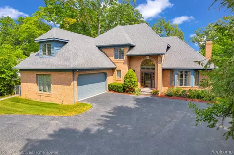 2620 Strawberry Ln, Port Huron, MI 48060