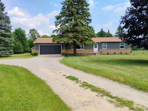 3166 N Oak Rd, Davison, MI 48423