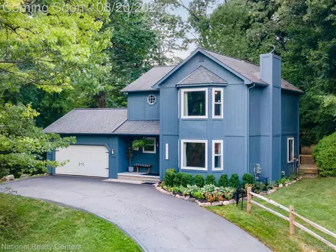 9275 Thendara Blvd, Independence, MI 48348