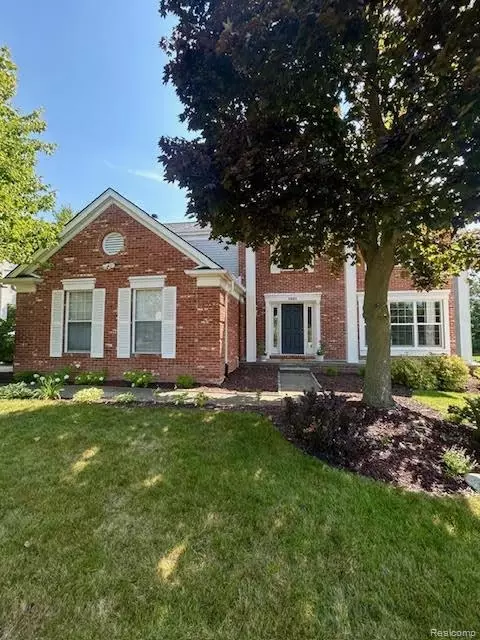 1921 Charrington Dr, West Bloomfield, MI 48324