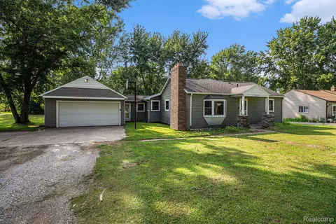 13117 Neff Rd, Vienna, MI 48420