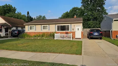 5248 Woodward St, Wayne, MI 48184