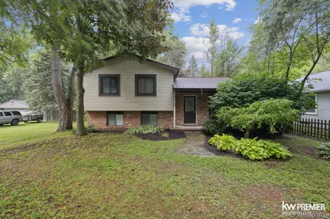 4810 Hobson Ave, Waterford, MI 48328