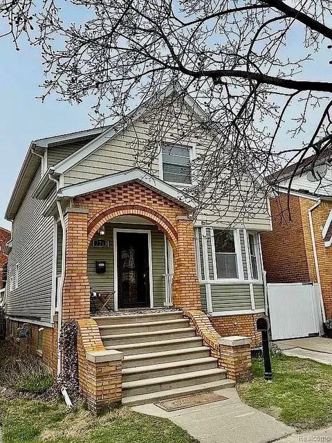 2713 Trowbridge St, Hamtramck, MI 48212