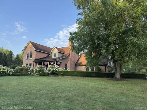 4650 Cooley Lake Rd, Commerce, MI 48382