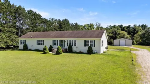2098 Fisher Ct, Oceola, MI 48855