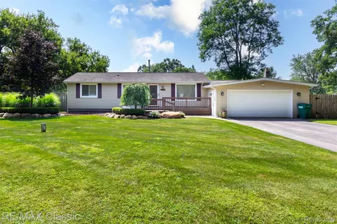 9309 Eagle Hill Dr, Springfield, MI 48346