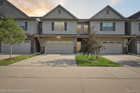 23236 Clarewood St, Macomb, MI 48042