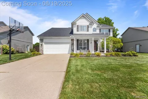 1098 Colt Dr, South Lyon, MI 48178