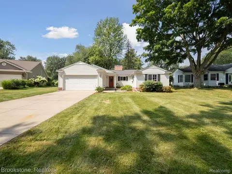 771 Gertrude Rd, Waterford, MI 48328