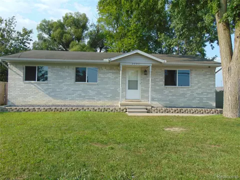 20551 Fenton St, Roseville, MI 48066