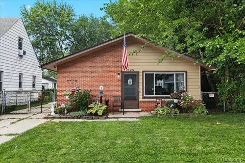 25492 Powers Ave, Dearborn Heights, MI 48125