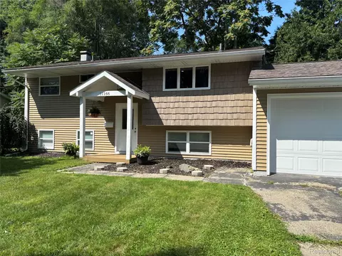 11166 Riverview Dr, Grand Blanc, MI 48439