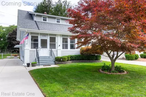 21903 Elmway St, Clinton Township, MI 48035