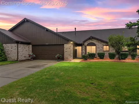 20362 Pine Meadow Dr #99, Clinton Township, MI 48036