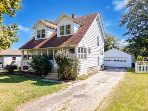 652 Bentley Dr, Monroe, MI 48162