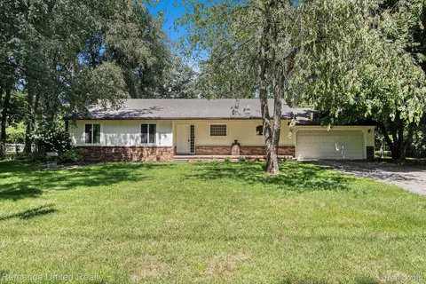 1840 Copperbell Dr, Commerce, MI 48390