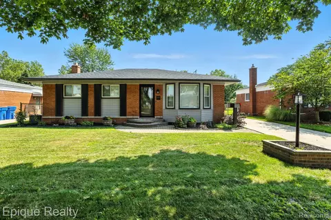 30834 Iroquois Dr, Warren, MI 48088